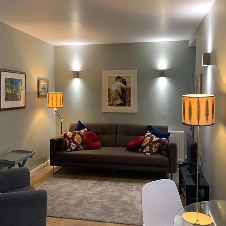 Bright And Stylish Apartment - Old Town Edinburg Exteriör bild