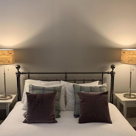 Bright And Stylish Apartment - Old Town Edinburg Exteriör bild