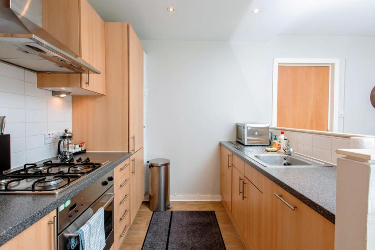 Bright And Stylish Apartment - Old Town Edinburg Exteriör bild