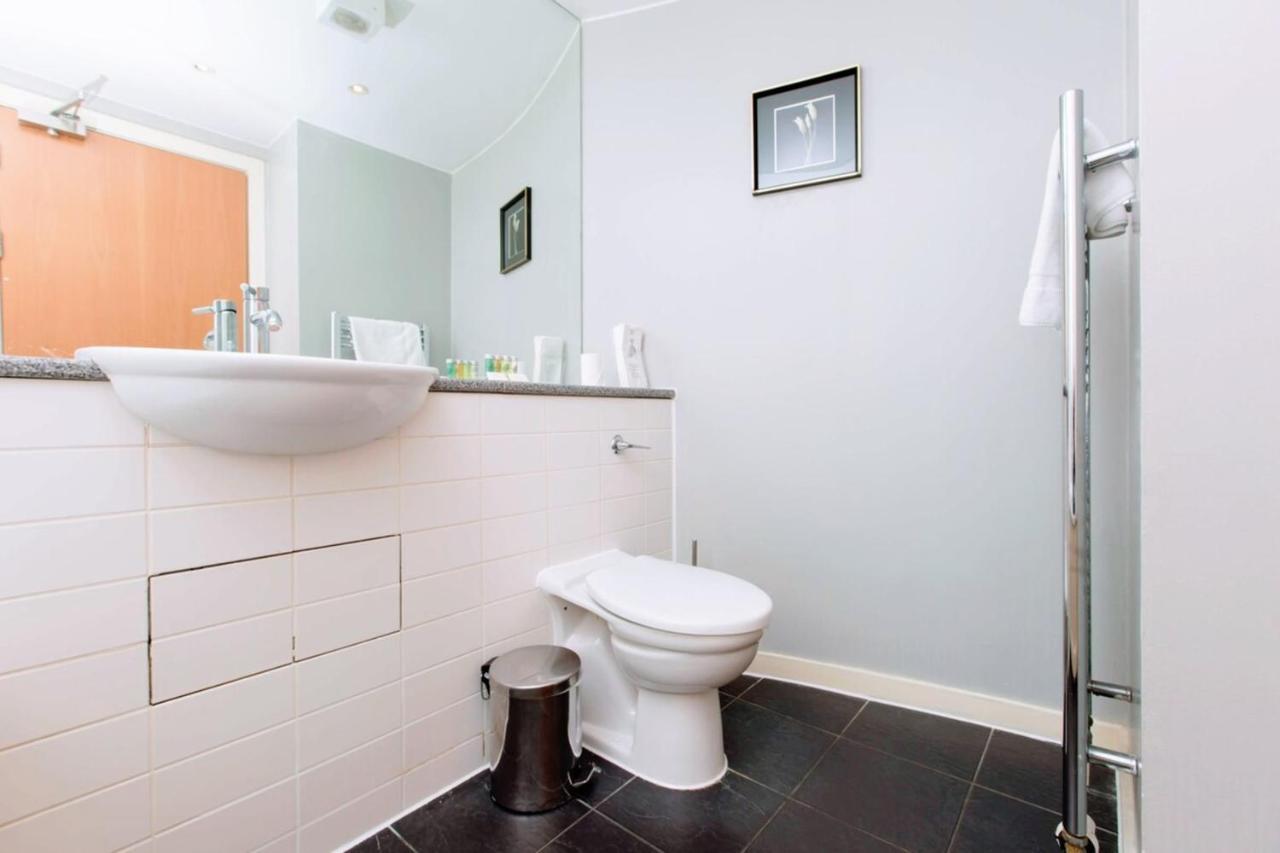 Bright And Stylish Apartment - Old Town Edinburg Exteriör bild