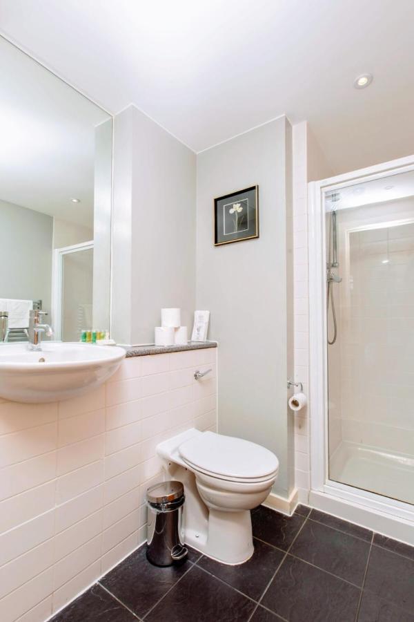 Bright And Stylish Apartment - Old Town Edinburg Exteriör bild