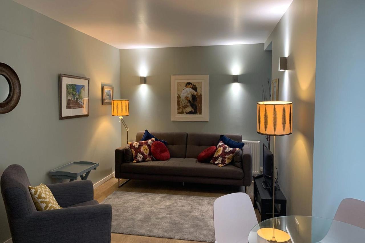Bright And Stylish Apartment - Old Town Edinburg Exteriör bild