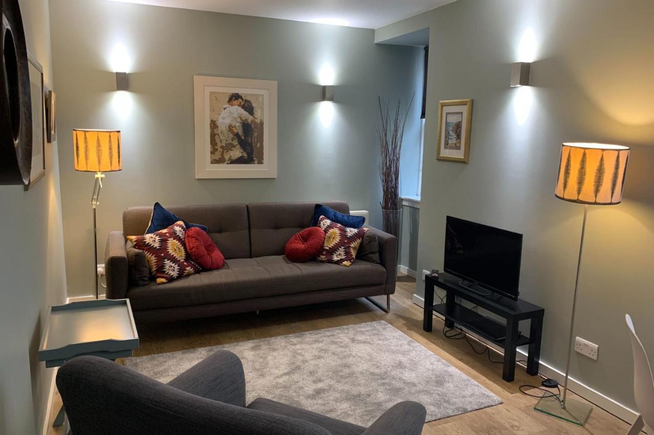 Bright And Stylish Apartment - Old Town Edinburg Exteriör bild