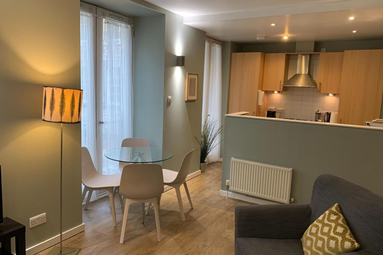 Bright And Stylish Apartment - Old Town Edinburg Exteriör bild